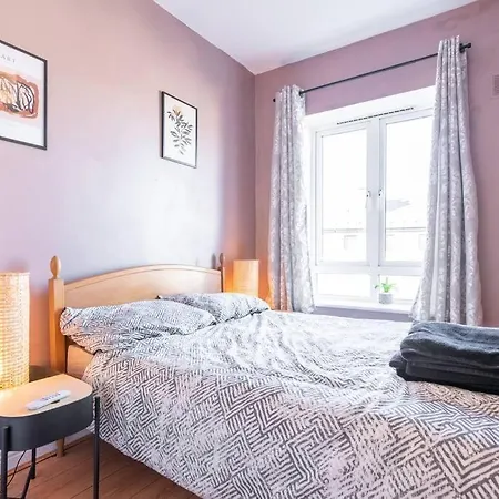 Stylish Smithfield - Nr. Jamesons *