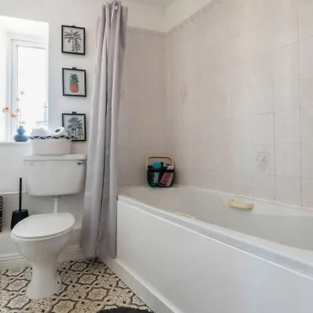 Stylish Smithfield - Nr. Jamesons *